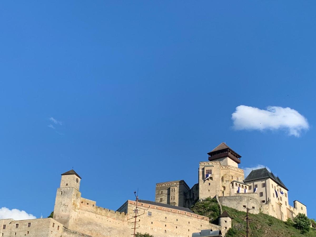 Penzion Deloris Trenčín Exteriör bild